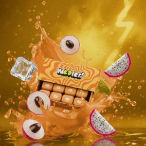 Capsules Wooter avec des éclaboussures de fruits frais illustrant le concept.