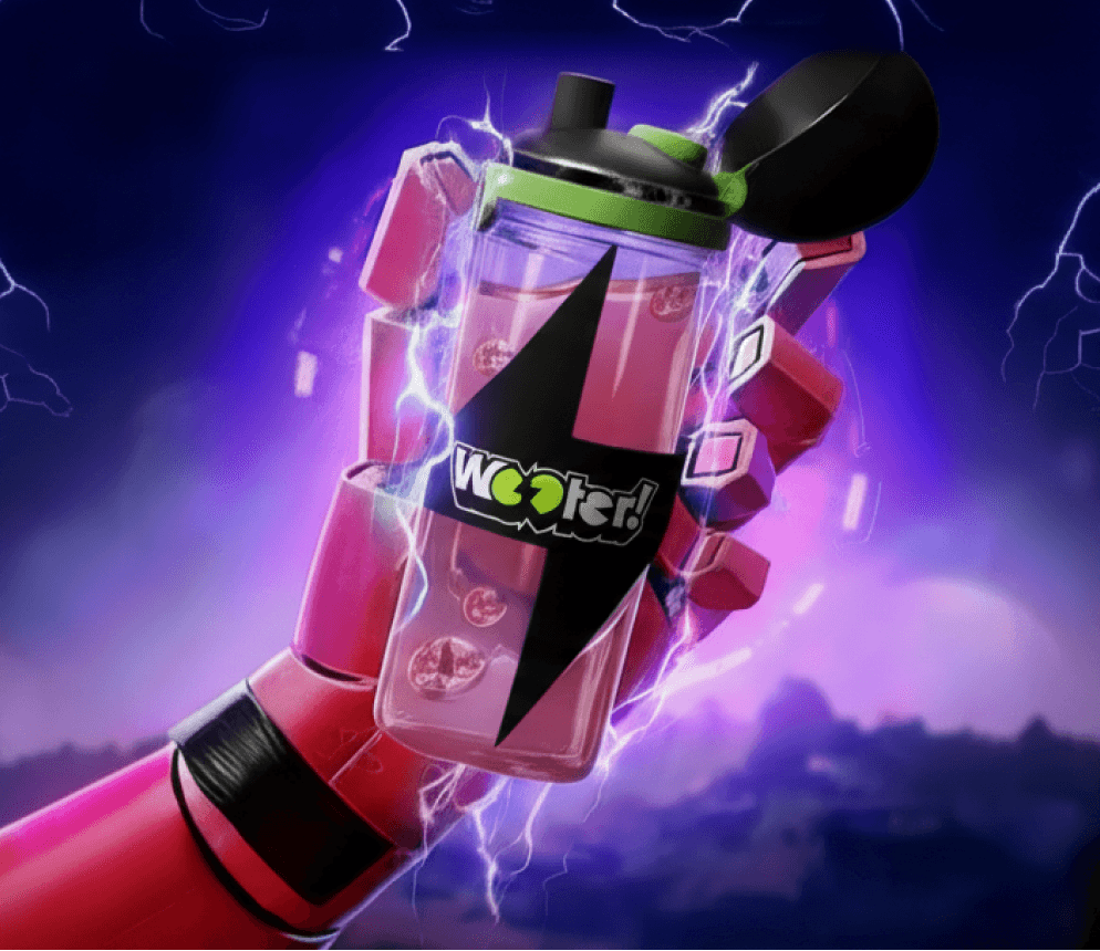Main robotique tenant la gourde wooter avec des éclairs autour