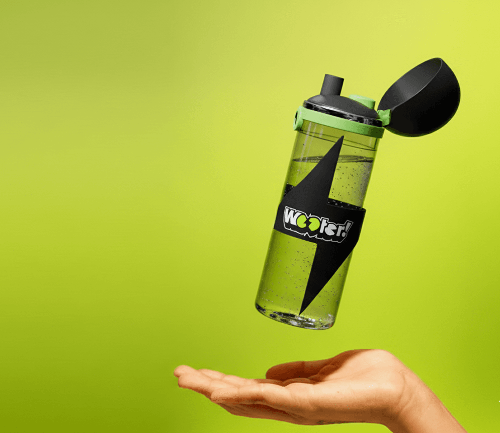 Gourde wooter en lévitation au dessus d'une main